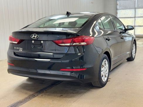 Used 2017 Hyundai Elantra SE image 5