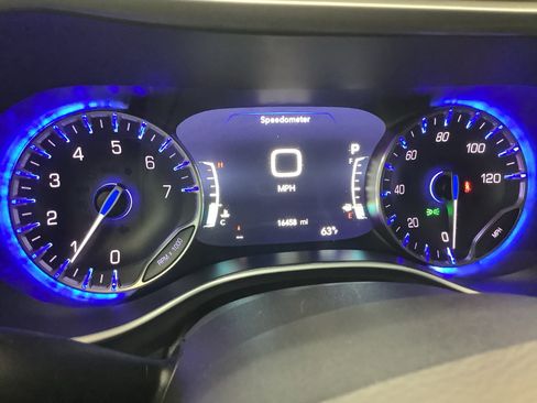 Used 2025 Chrysler Pacifica Select FWD image 17