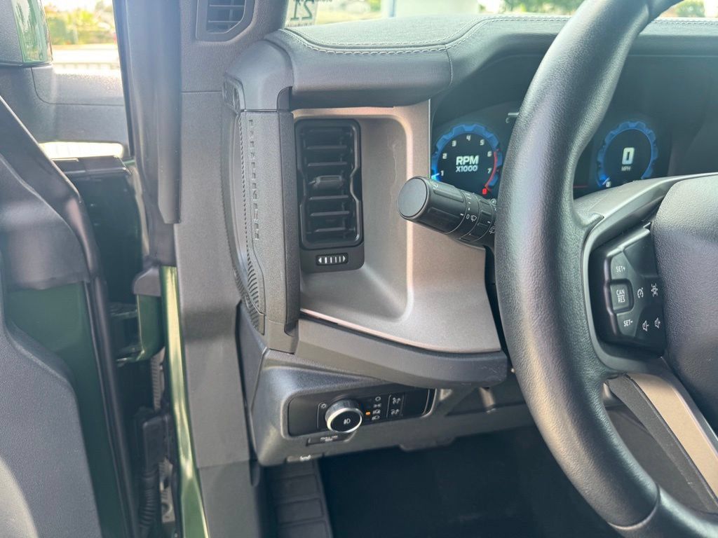 Used 2025 Ford Bronco Outer Banks AWD/4WD image 15