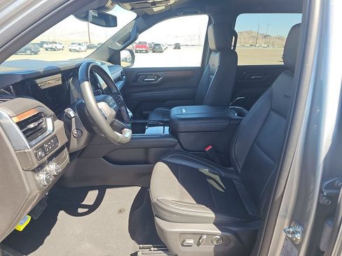 Used 2025 GMC Yukon XL Denali AWD/4WD image 12