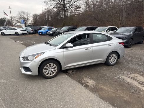Used 2019 Hyundai Accent SE image 3
