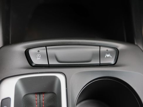 Used 2025 Chevrolet Trax RS FWD image 28