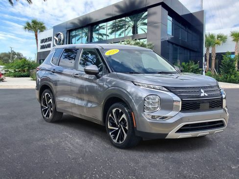 Used 2024 Mitsubishi Outlander SE FWD image 3