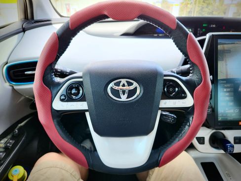 Used 2017 Toyota Prius Prime Advanced w/ Carpet Mat Package FWD image 25
