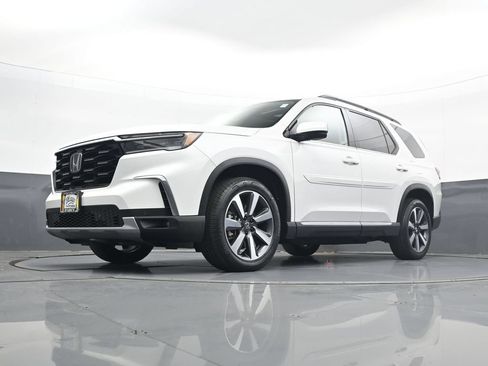 Used 2024 Honda Pilot Touring image 22