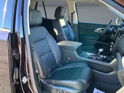 Used 2021 Chevrolet Traverse LT image 28