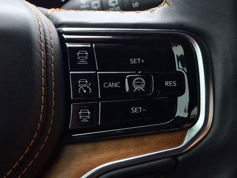 Certified 2024 Jeep Grand Wagoneer Series III w/ HD Trailer Tow Package image 27