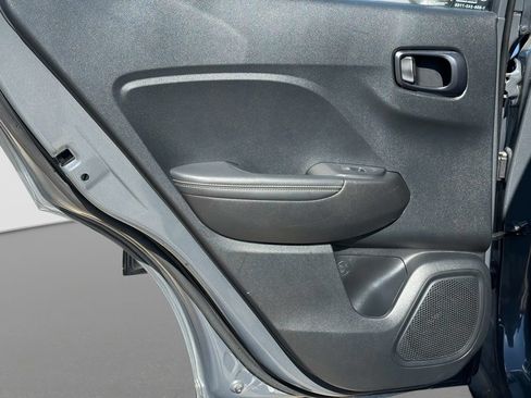 Used 2025 Hyundai Venue Limited FWD image 13