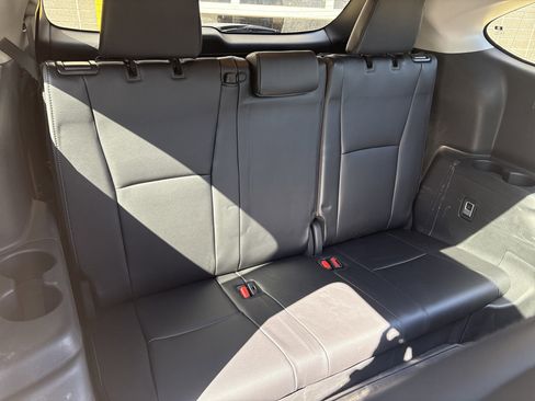 Used 2024 Toyota Highlander Platinum AWD/4WD image 33