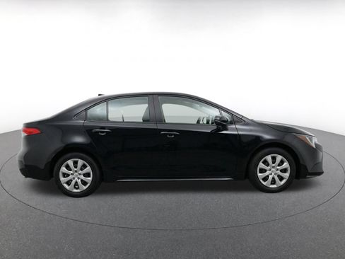 Used 2025 Toyota Corolla LE FWD image 10