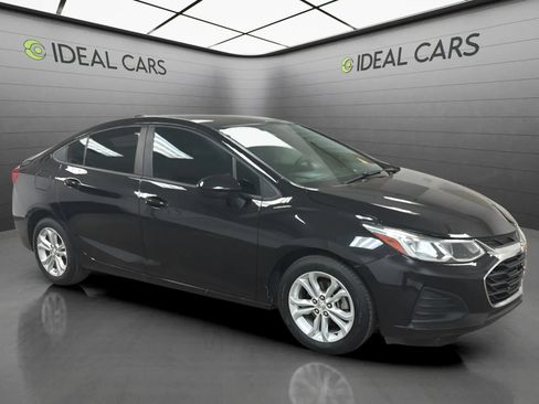 Used 2019 Chevrolet Cruze LS w/ LS Convenience Package FWD image 3
