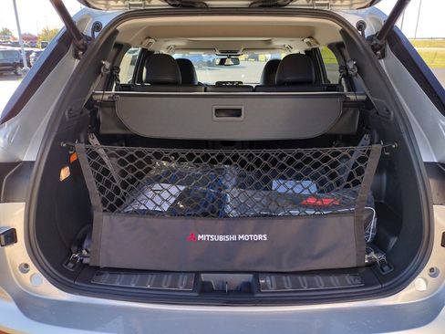 New 2025 Mitsubishi Outlander SE image 9