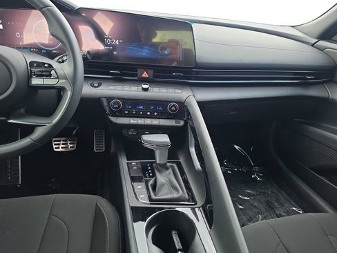 New 2025 Hyundai Elantra SEL FWD image 11