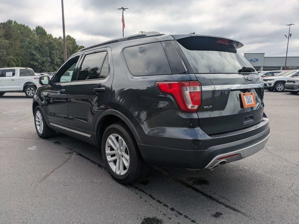 Used 2017 Ford Explorer XLT w/ Equipment Group 202A FWD image 6