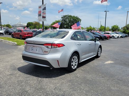 Used 2022 Toyota Corolla LE FWD image 11
