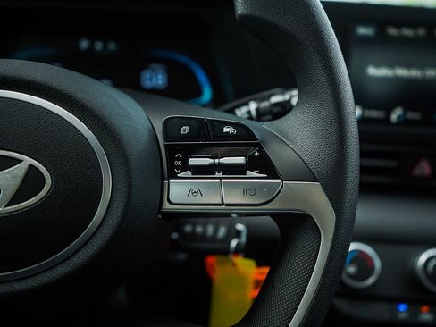 New 2025 Hyundai Elantra SE image 20