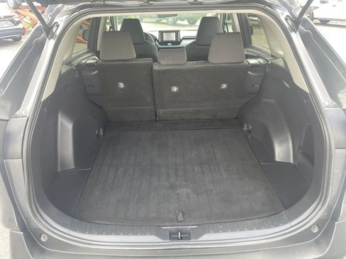 Used 2021 Toyota RAV4 XLE AWD/4WD image 18