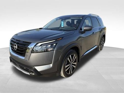 Used 2025 Nissan Pathfinder Platinum w/ Cargo Package AWD/4WD image 7
