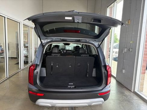 Used 2020 Kia Telluride LX AWD/4WD image 15