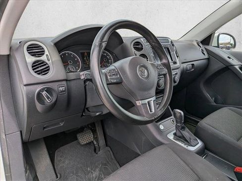 Used 2017 Volkswagen Tiguan S FWD image 10