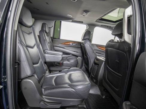 Used 2019 Cadillac Escalade ESV Luxury image 10