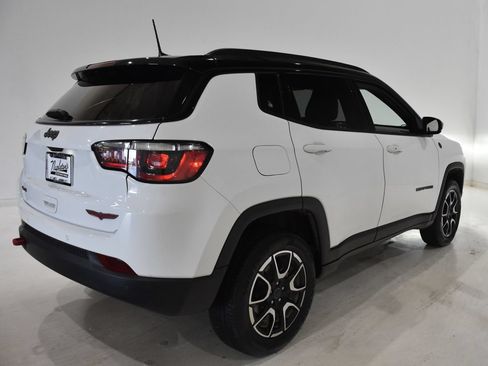 Used 2025 Jeep Compass Trailhawk AWD/4WD image 4