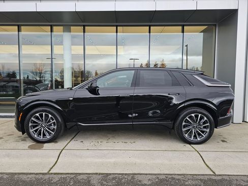 Used 2026 Cadillac Lyriq Premium Sport AWD/4WD image 4