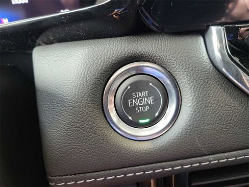 New 2024 Chevrolet Colorado LT w/ LT Convenience Package III image 17