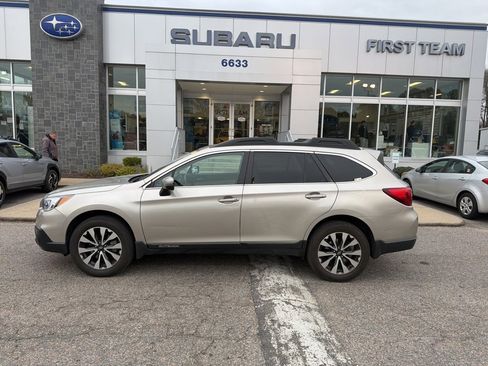 Used 2017 Subaru Outback 2.5i Limited image 2