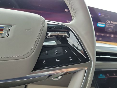 Used 2025 Cadillac Escalade Sport Platinum w/ LPO, Floor Liner Package AWD/4WD image 37