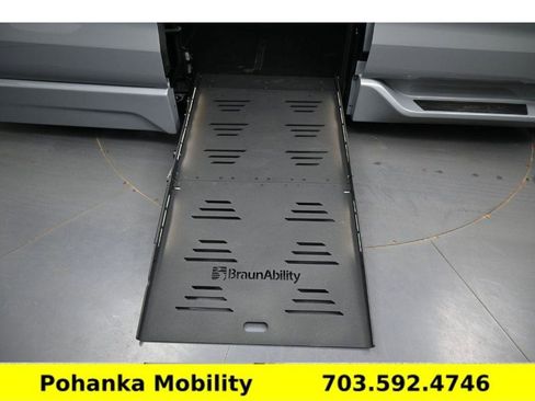 Used 2026 Toyota Sienna XSE FWD image 23