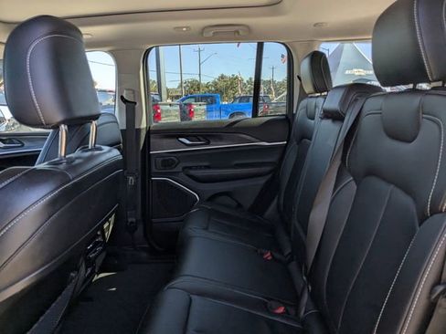 Used 2022 Jeep Grand Cherokee Limited 4xe image 16