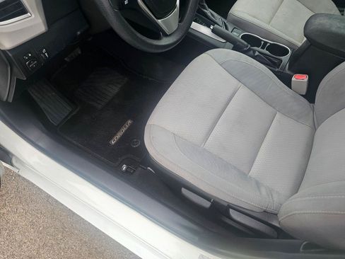Used 2015 Toyota Corolla LE FWD image 24