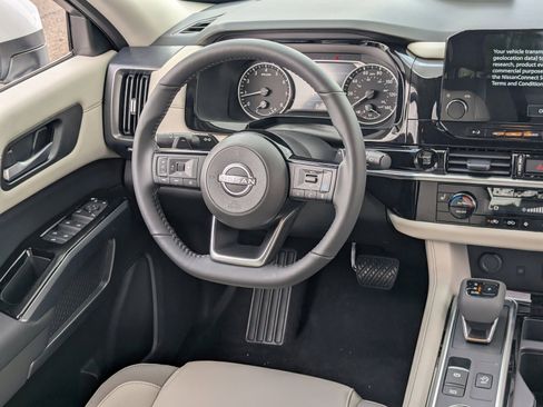 New 2025 Nissan Pathfinder SL image 22