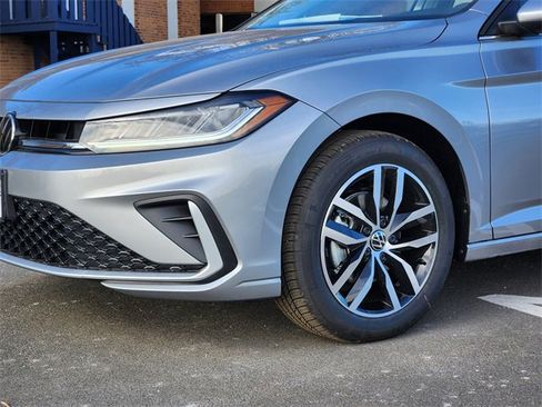 New 2026 Volkswagen Jetta SE image 7