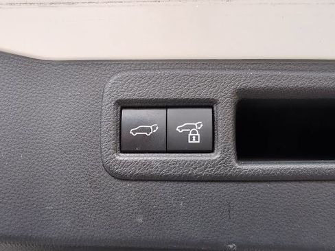 Used 2021 Toyota Venza Limited image 31