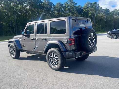 Used 2025 Jeep Wrangler Unlimited Sahara w/ Safety Group AWD/4WD image 5