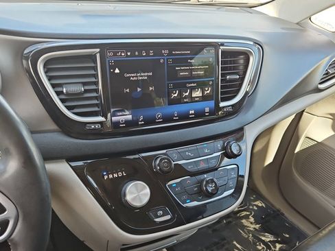 Used 2022 Chrysler Pacifica Touring-L FWD image 15