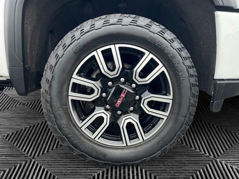 Used 2022 GMC Sierra 2500 AT4 AWD/4WD image 9