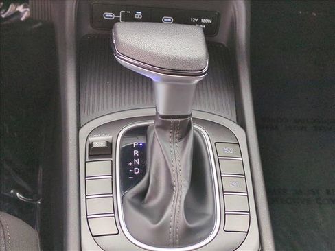 Used 2025 Hyundai Kona SE image 12