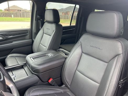 Used 2024 GMC Yukon XL Denali AWD/4WD image 5