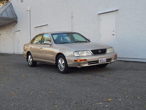 Used 1997 Toyota Avalon XL image 10