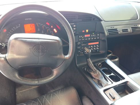 Used 1996 Chevrolet Corvette Coupe image 12
