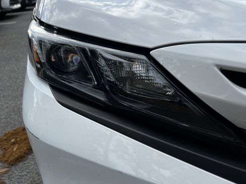 Used 2023 Toyota Camry SE image 12