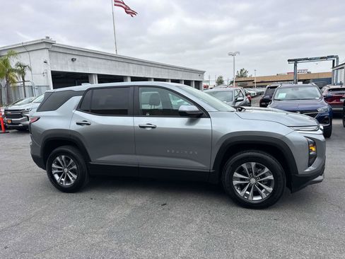 Used 2025 Chevrolet Equinox LT AWD/4WD image 2
