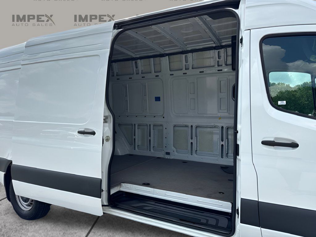 Used 2025 Mercedes-Benz Sprinter 2500 image 22