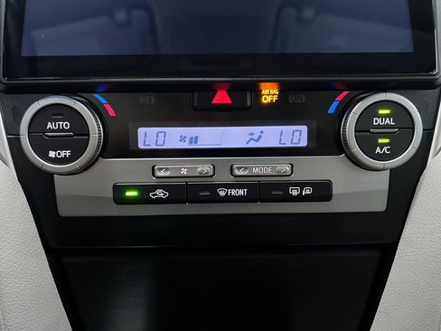 Used 2013 Toyota Camry XLE FWD image 21