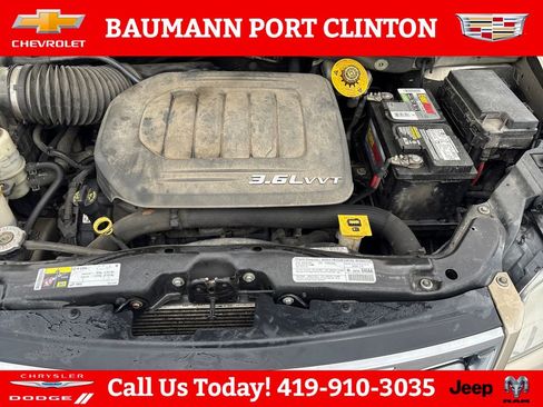 Used 2013 Chrysler Town & Country Touring FWD image 23