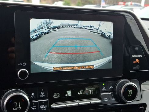 Used 2023 Toyota Highlander LE image 21