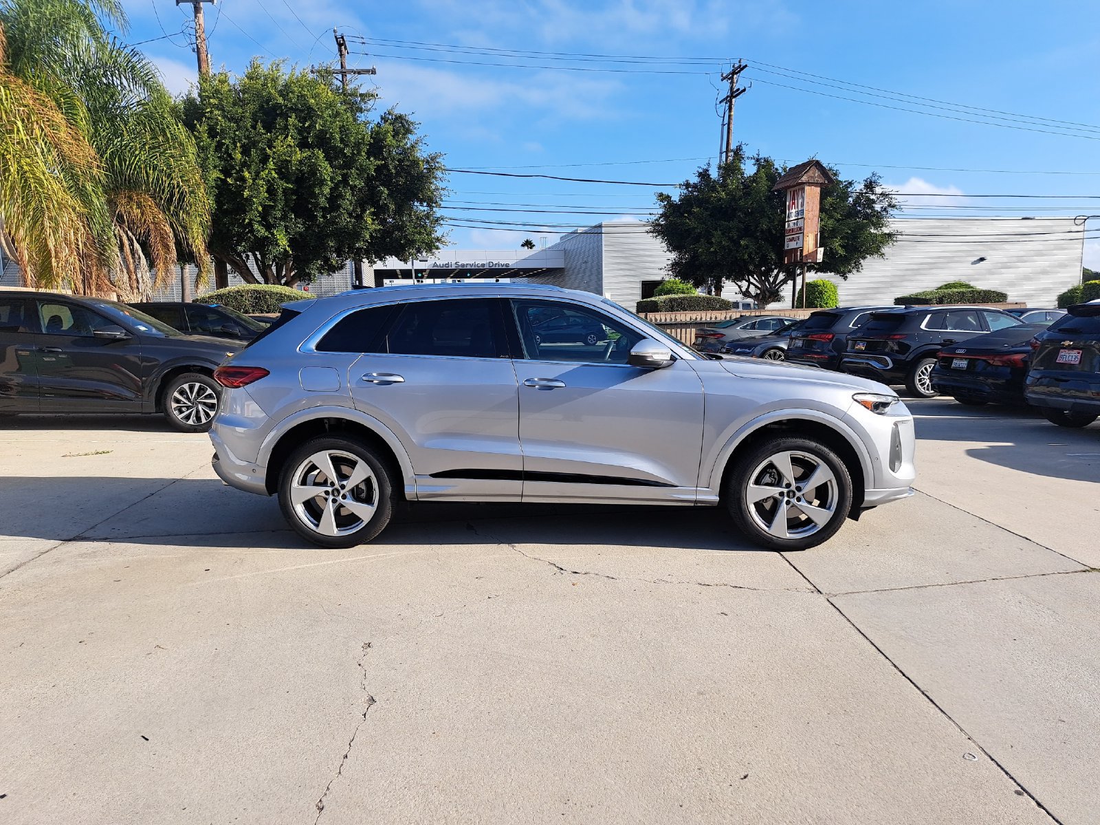 Used 2025 Audi Q5 Premium w/ Premium Plus AWD/4WD image 4